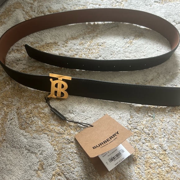 Burberry TB Leather Reversible Belt - Picture 5 of 9